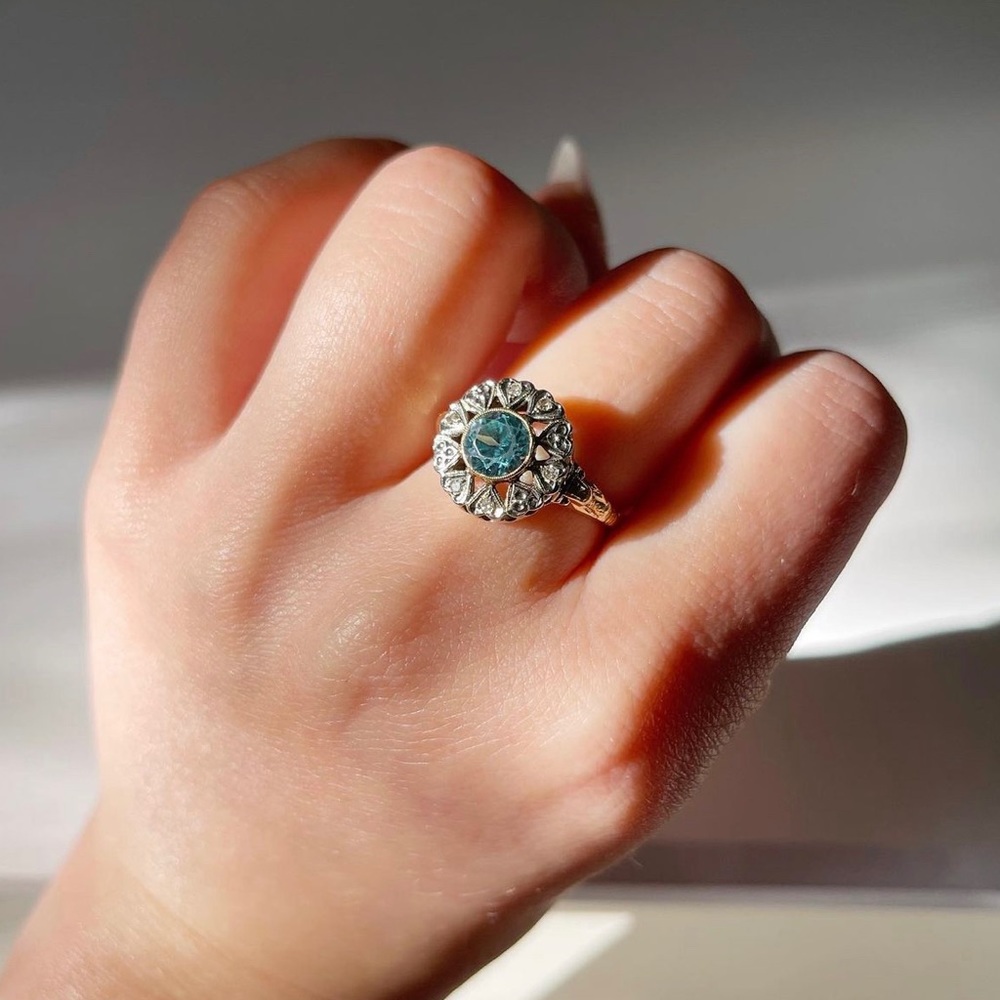 14k solid gold, diamond, & aquamarine Art Deco ring! Size 7